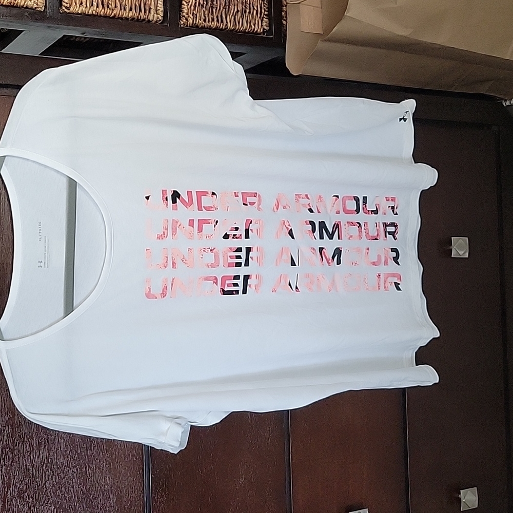White t-shirt